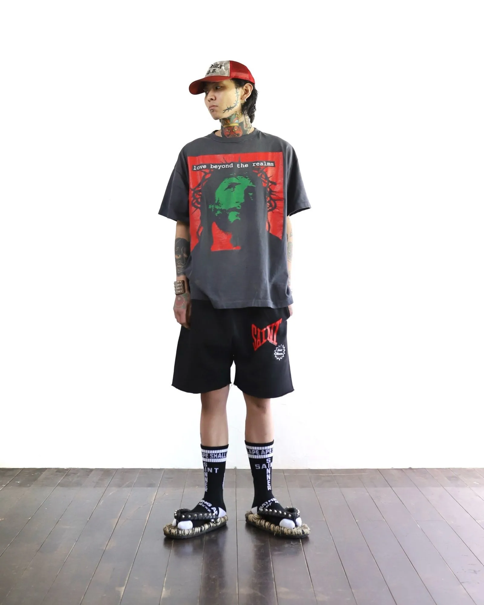 SAINT Mxxxxxx 'SAINT' SWEAT SHORTS/GRY/BLK embroidered SAINT LOGO basic shorts, distressed gray/washed black S-XL, four needles and six threads throughout, produced by a major domestic factory, imported Tajima machine embroidery, washed and distressed, original version